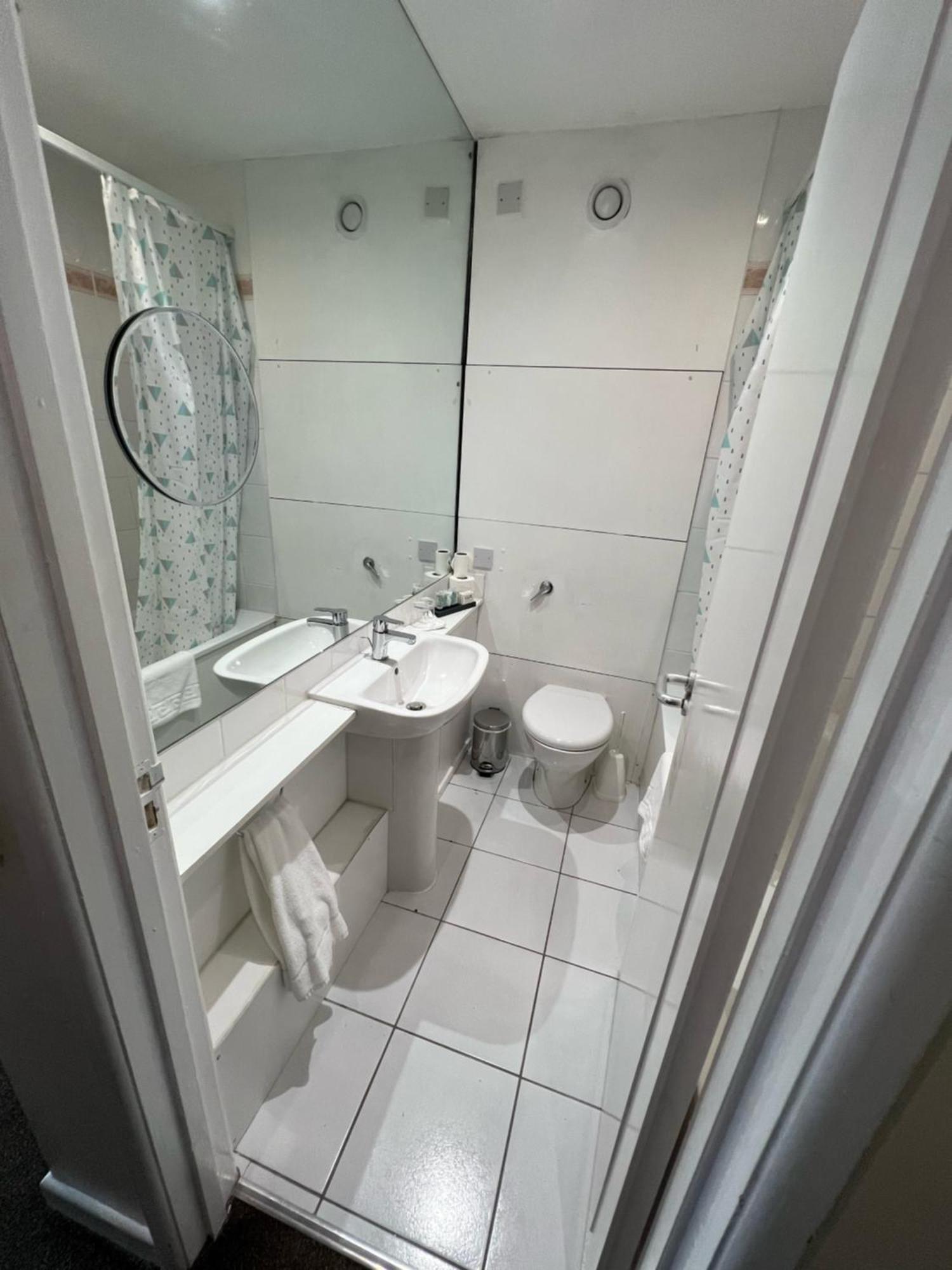 Hermitage Park Hotel Coalville Extérieur photo