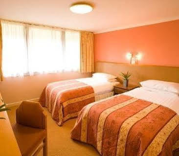 Hermitage Park Hotel Coalville Extérieur photo